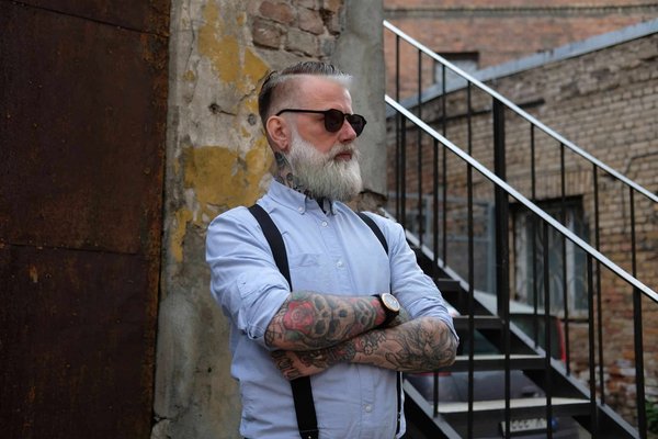 Rocking a Tweed Mini Skirt: How to Elevate Your Professional Style in a Tech Startup